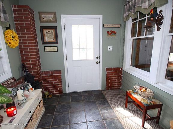 2nd image of 513 Vernon Ave
