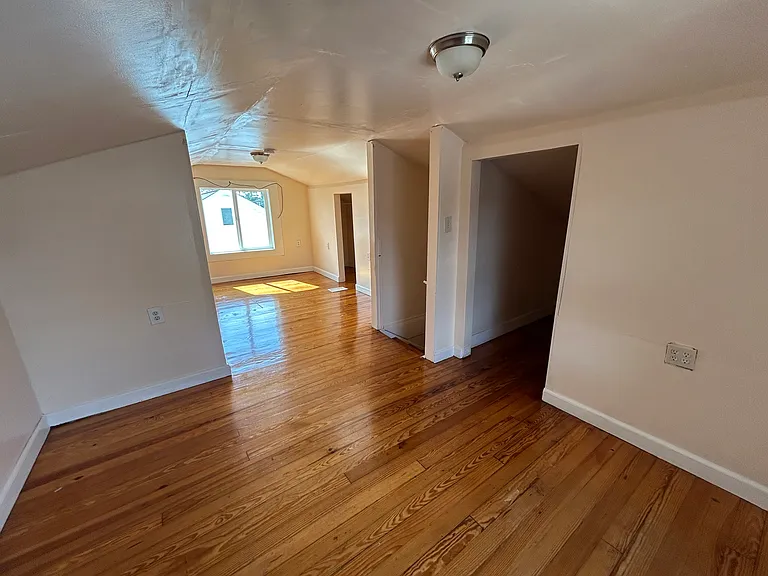 1139 E Columbia St — Photo 6