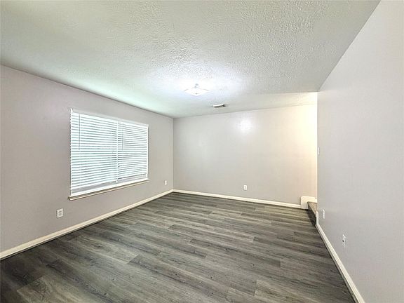 5th image of 6415 Mountain Pines Ln