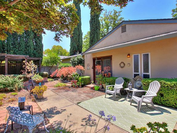 4th image of 2469 Sunny Glen Way