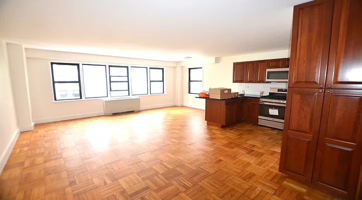Rented by Manhattan Realty Group | media 18