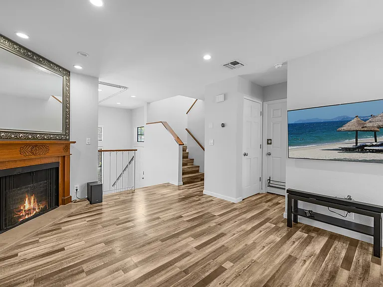 412 N Bushnell Ave #C — Photo 6
