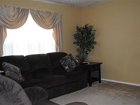 2nd image of 8418 Wintergreen Ct