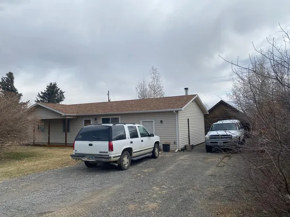 2202 Wallace St, Cody, WY 82414