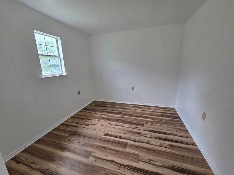 5019 East St — Photo 3