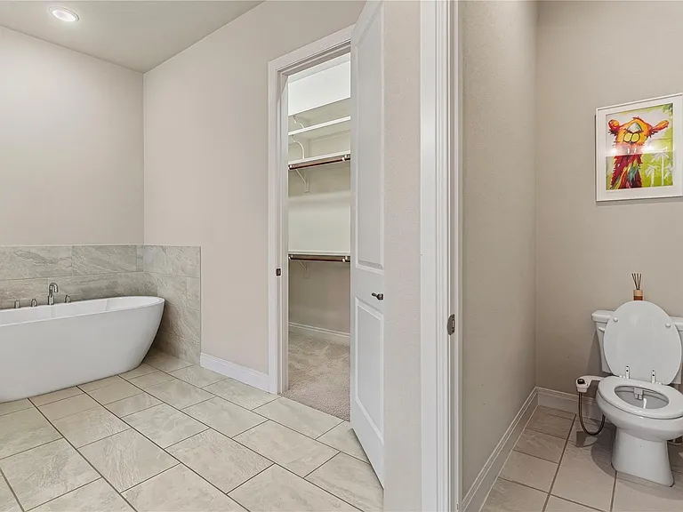 402 Gulfton St — Photo 17