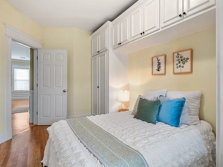 132 W 8th St #3 — Photo 8