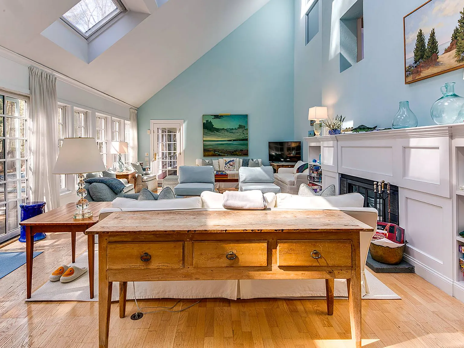 Shingled Charm In East Hampton's Northwest — Photo 4