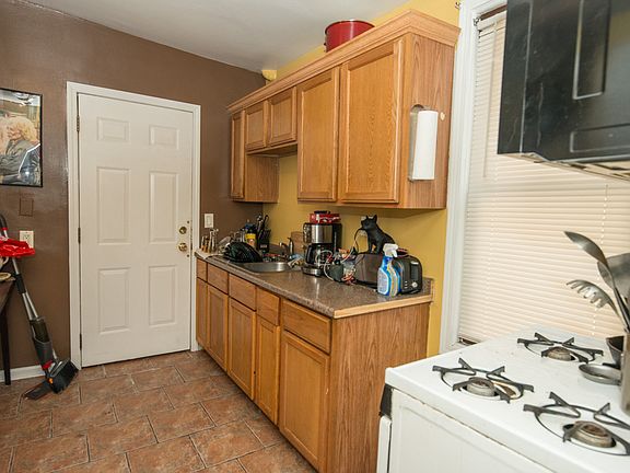 5th image of 1653 W Superior St APT 1R
