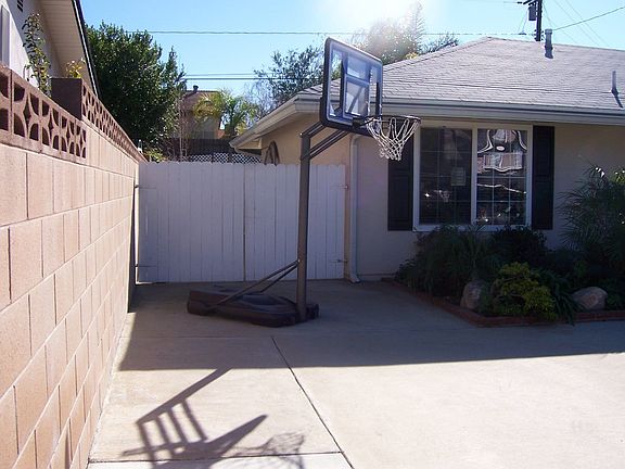 RV Parking and extra driveway space