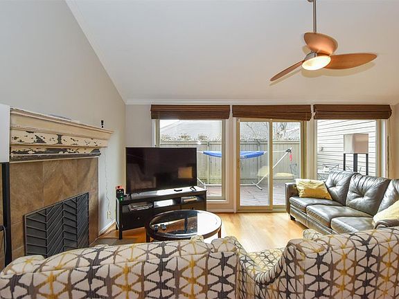 2nd image of 1426 Chardonnay Dr