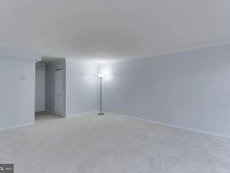 26 Canterbury Sq #202 — Photo 8