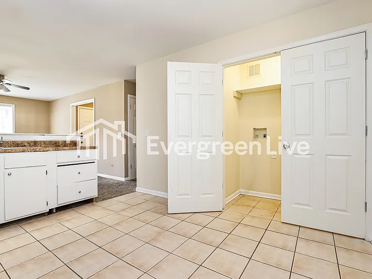 229 Grand St — Photo 6