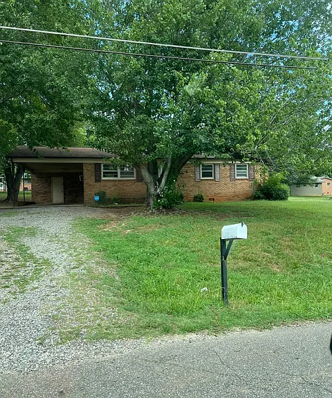1921 Cunningham Dr — Photo 1