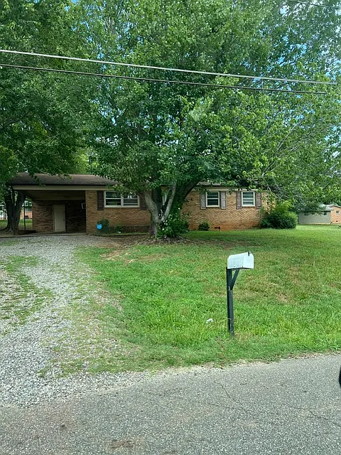 1921 Cunningham Dr