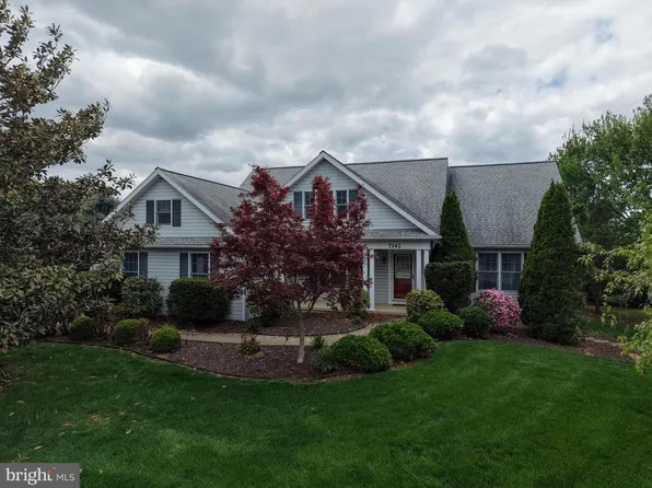 7142 Fairway Dr S, Fayetteville, PA 17222