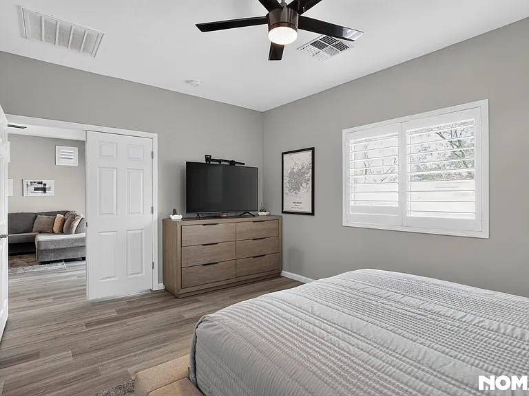 524 W Harwell Rd — Photo 16