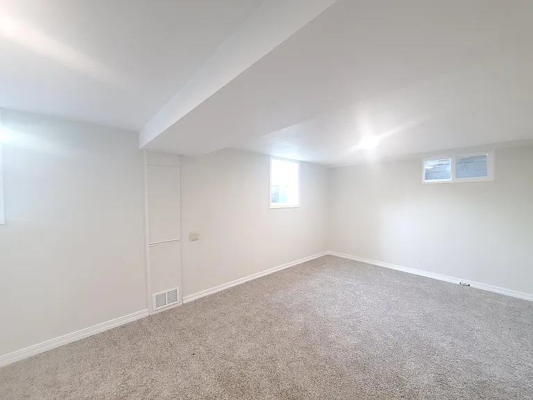 230 E Sussex Ave — Photo 10