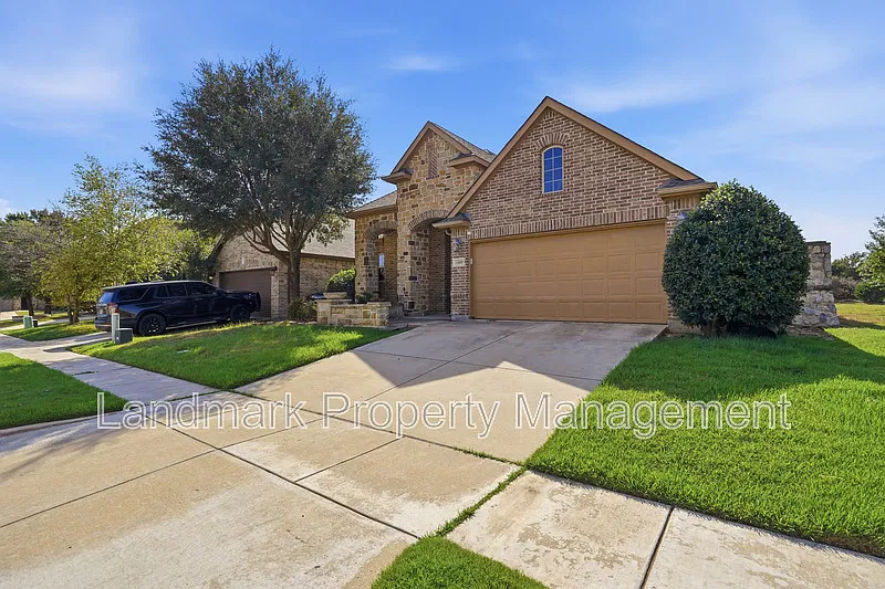 3 bed, 2.0 bath, 1904 sqft, $2,250 — Photo 2