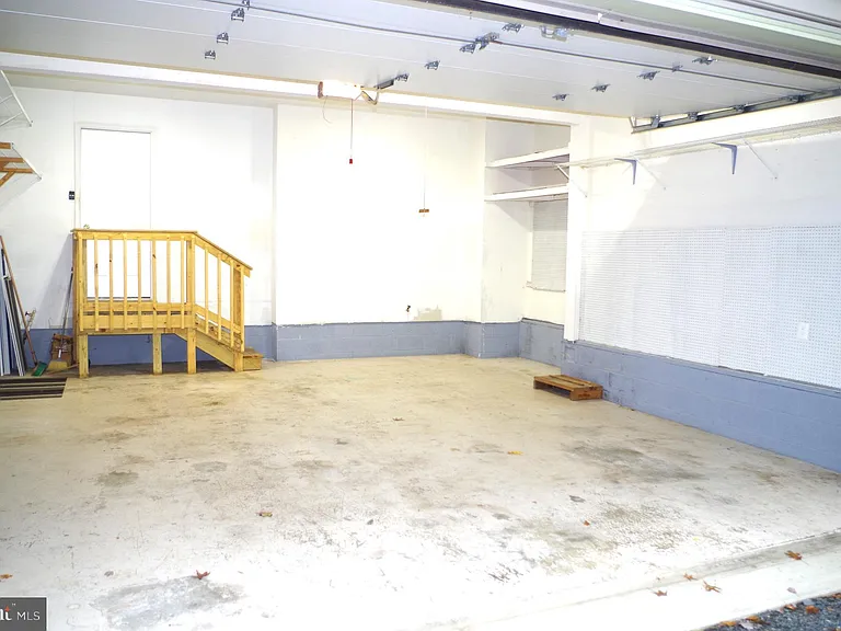 812 Petinot Pl — Photo 24