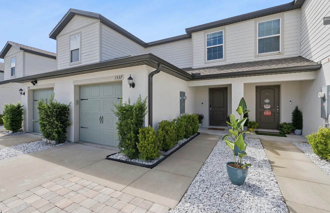 2 bed, 2.5 bath, 1616 sqft, $2,000 — Photo 1