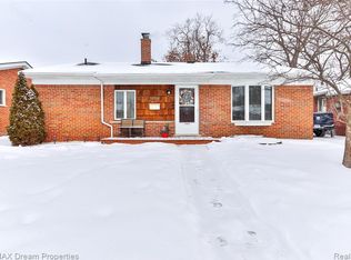32746 Mackenzie Dr, Westland, MI 48185