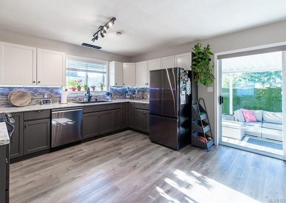 1st image of 749 Marchmont Rd