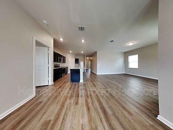 4th image of 1041 Banyon Tree Ln