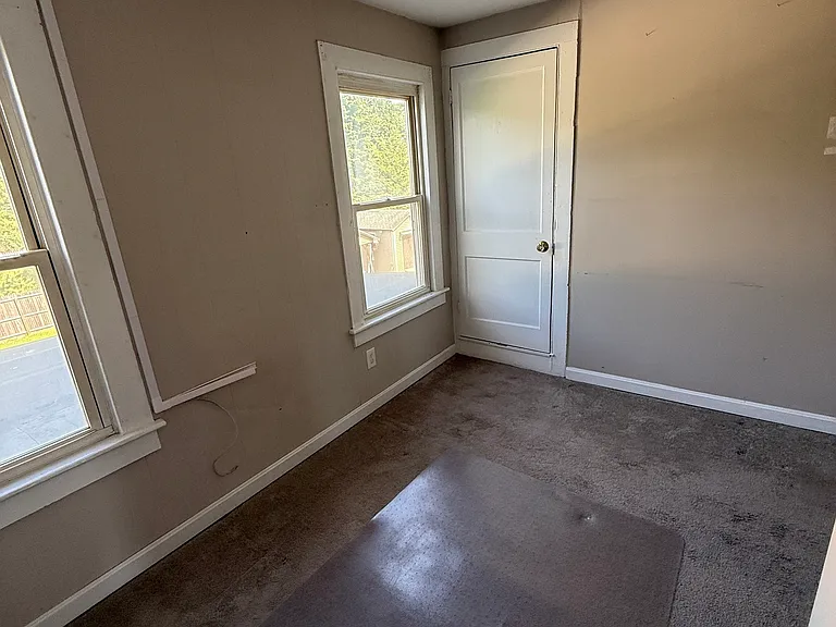 222 N Cherry St — Photo 9