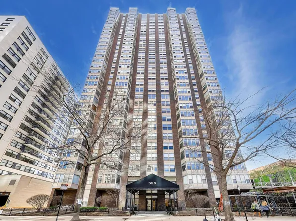 525 W Hawthorne Pl APT 606, Chicago, IL 60657