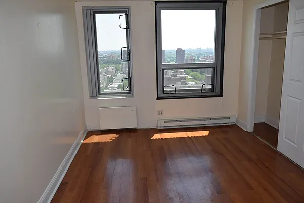Rented by Metropolis Real Estate of Manhattan | media 9