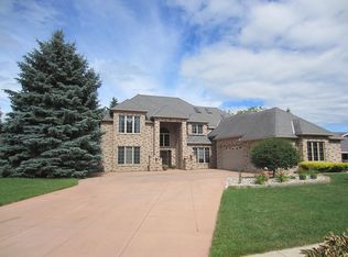 525 Ridge Dr, Brookings, SD 57006