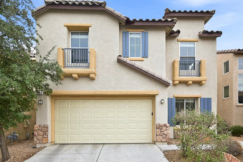 3 bed, 2.5 bath, 1367 sqft, $1,945 — Photo 1