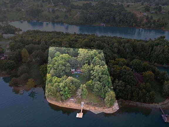 5th image of 983 Lake Ridge Dr