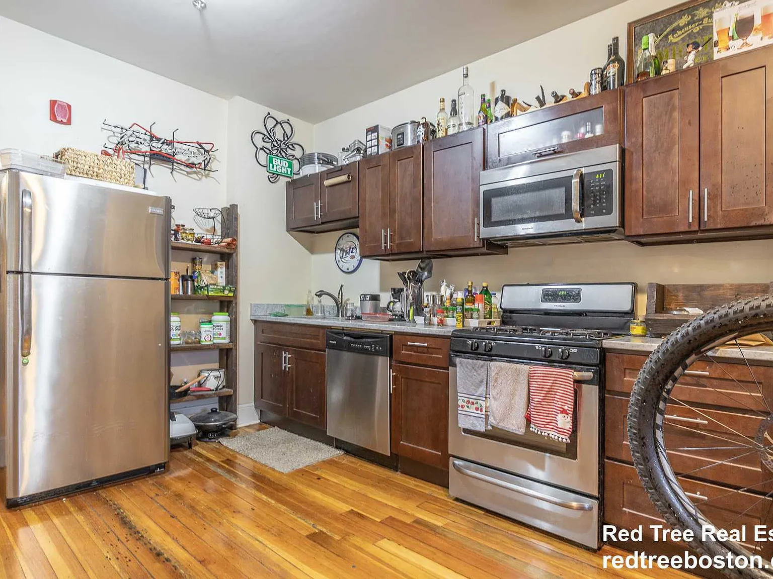 3 bed, $2,550 — Photo 2