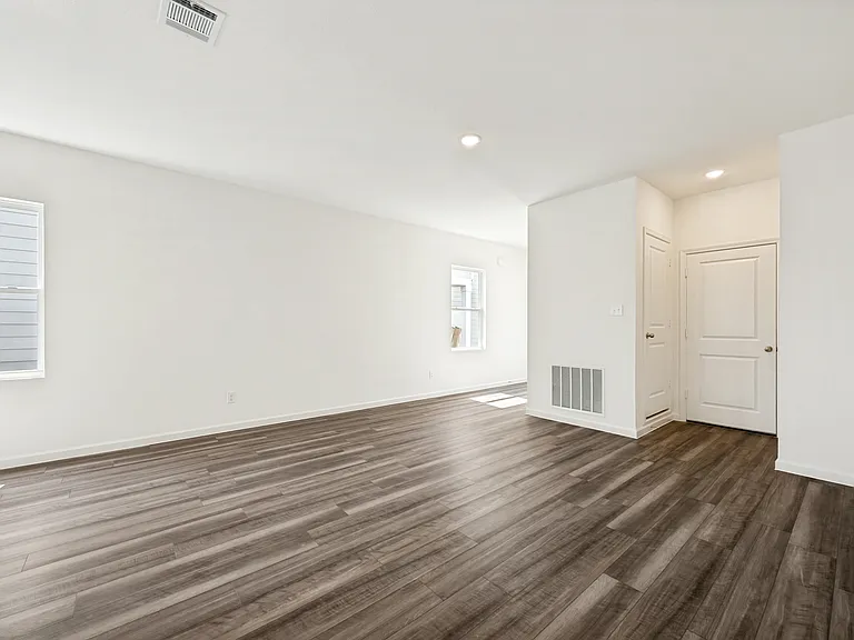 525 Cherry Ln — Photo 4