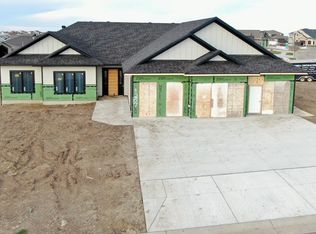 1207 Limited Ln, Bismarck, ND 58503