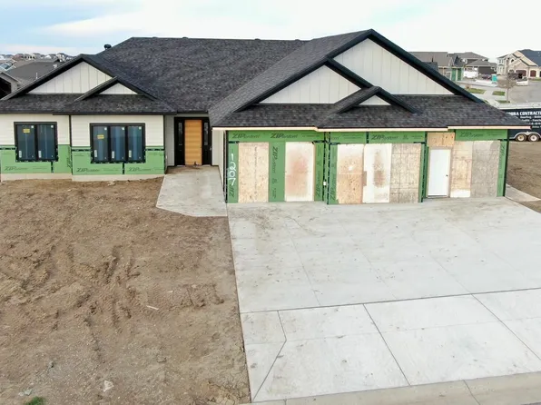 1207 Limited Ln, Bismarck, ND 58503
