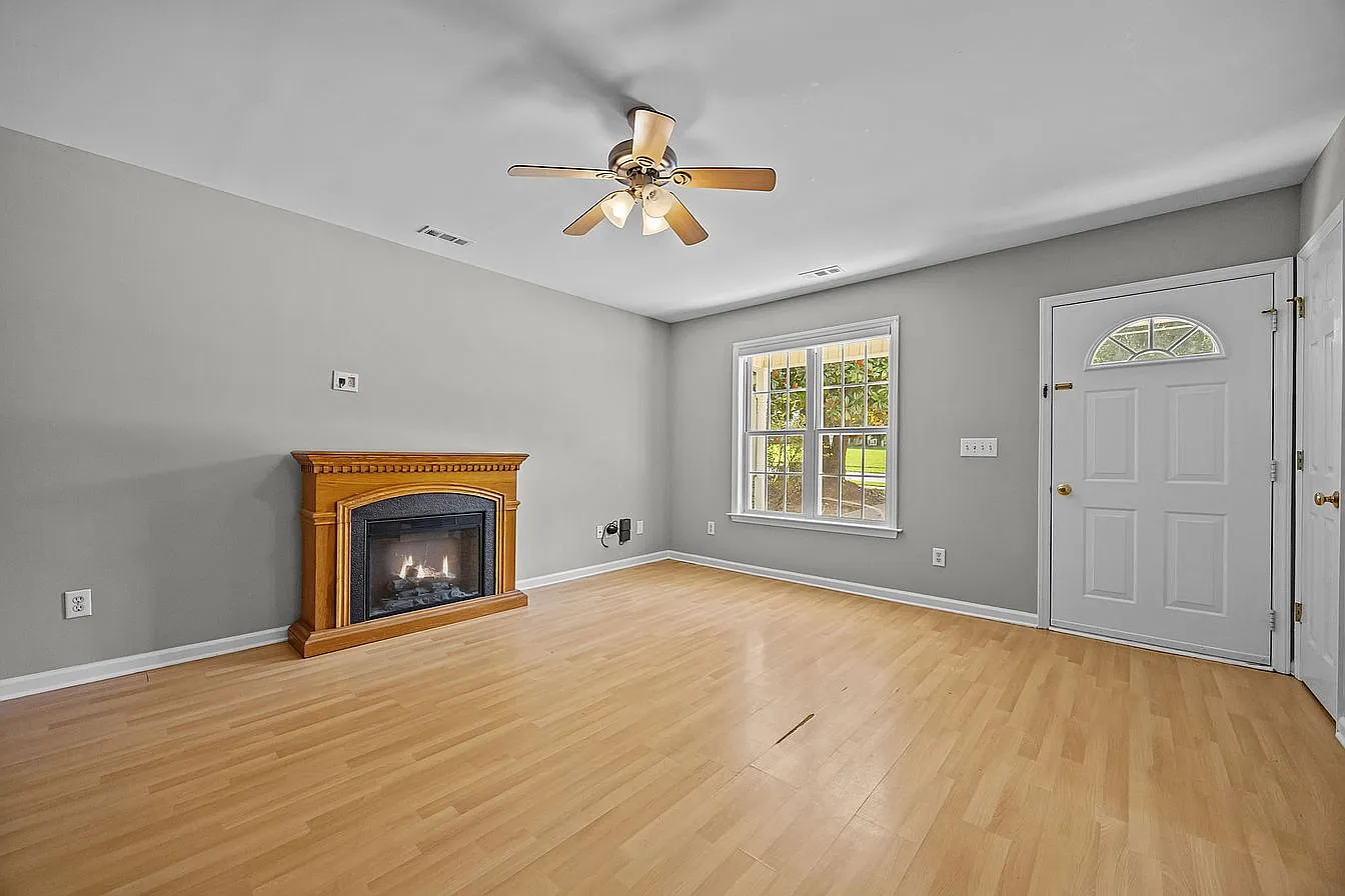 3 bed, 1100 sqft, $1,900 — Photo 3