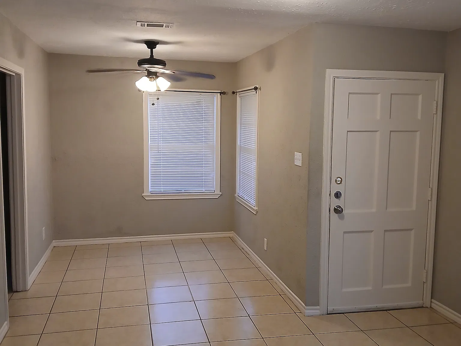 3 bed, 980 sqft, $1,600 — Photo 4