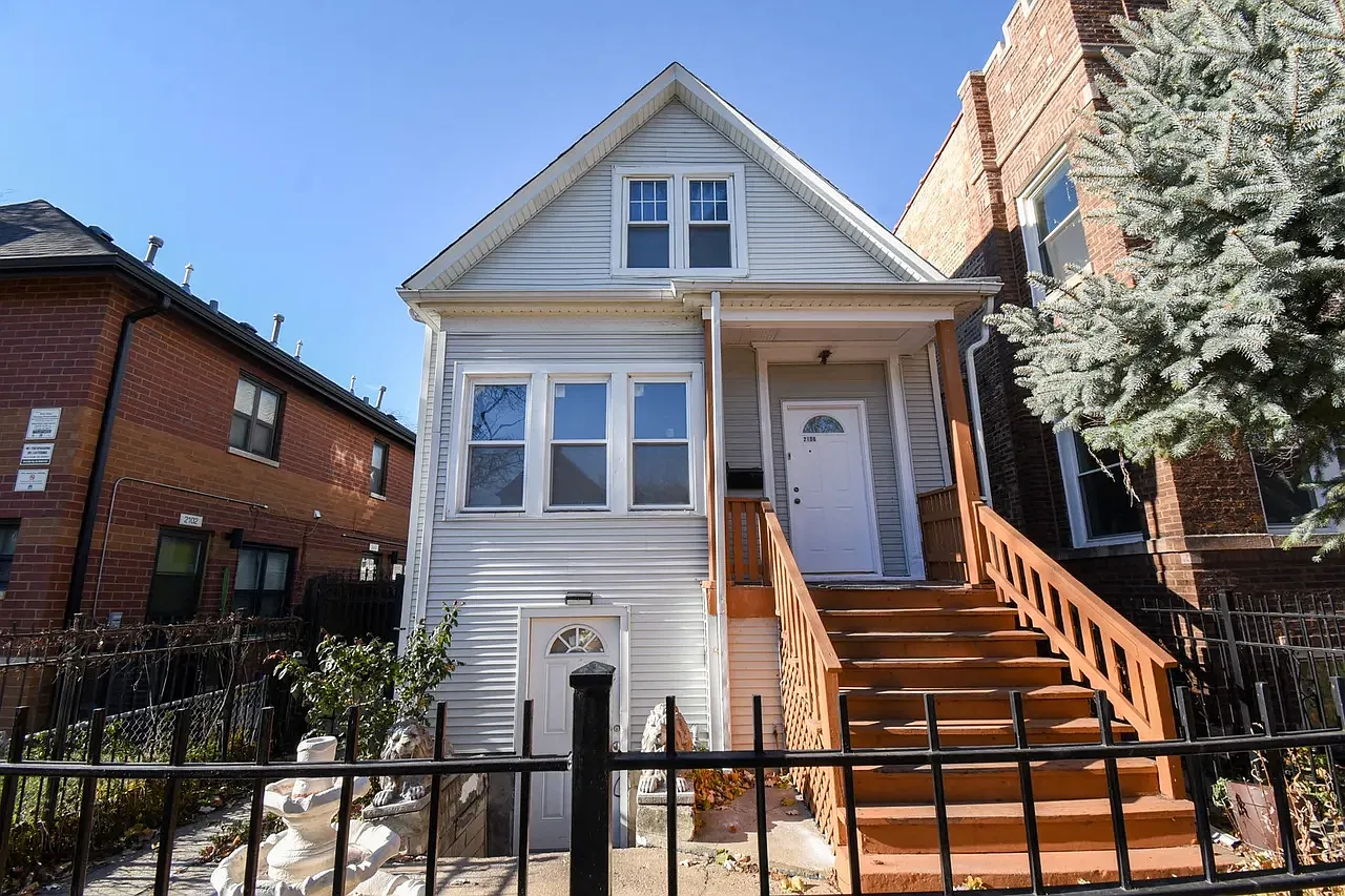 2 bed, 800 sqft, $2,500 — Photo 1