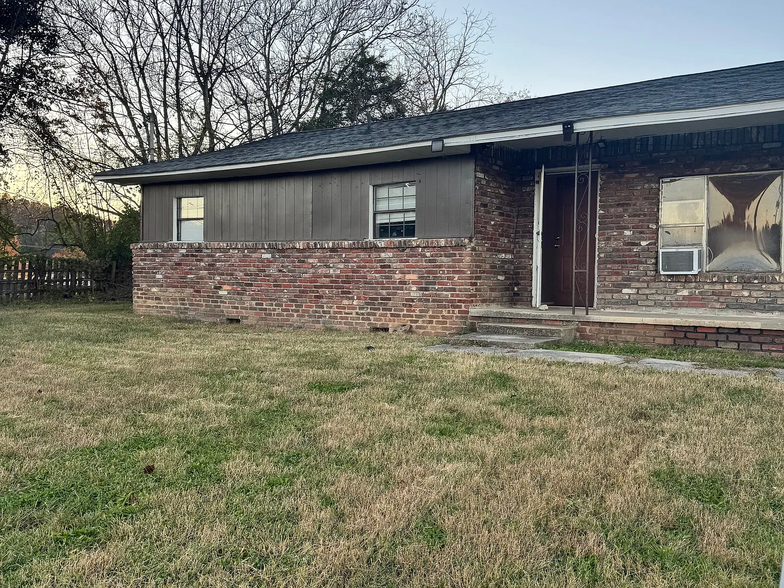 3 bed, 1352 sqft, $1,900 — Photo 1