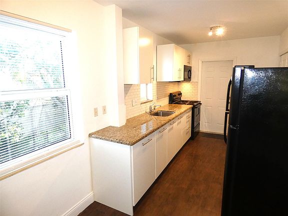 5th image of 1528 NW 1st Ave