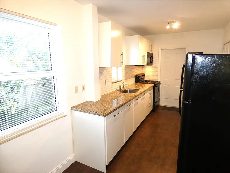 1528 NW 1st Ave — Photo 5
