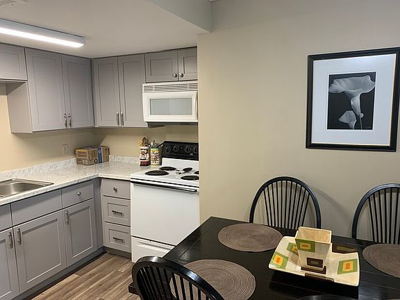 kitchen/dinette view