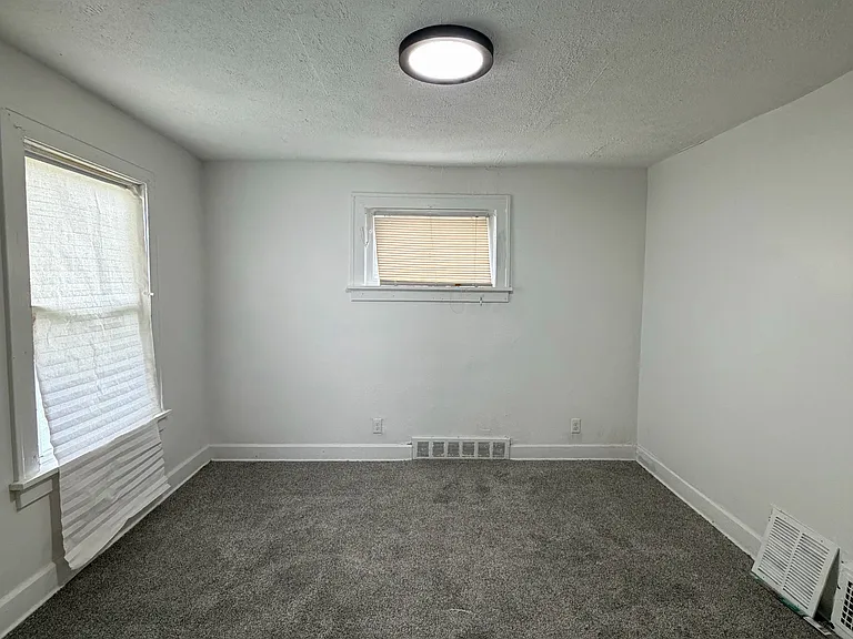 10706 Dove Ave — Photo 8