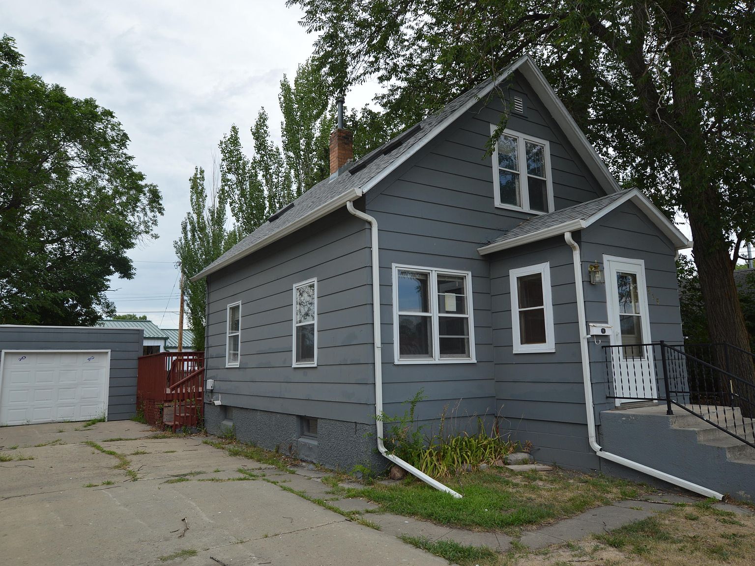 215 N 1st St Aberdeen Sd 57401 Mls 20 543 Zillow