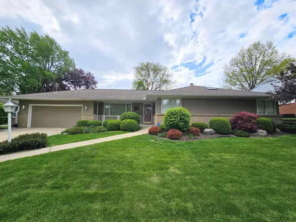 522 Sunrise Ln, Rockford, IL 61107