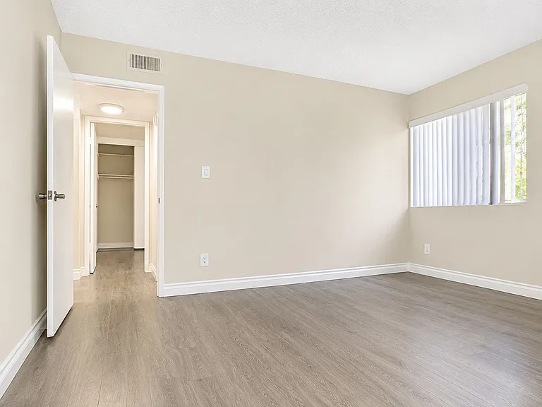 18100 Roscoe Blvd Northridge, CA 91325 — Photo 26