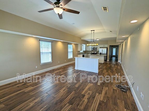 4th image of 1016 E Bobe St